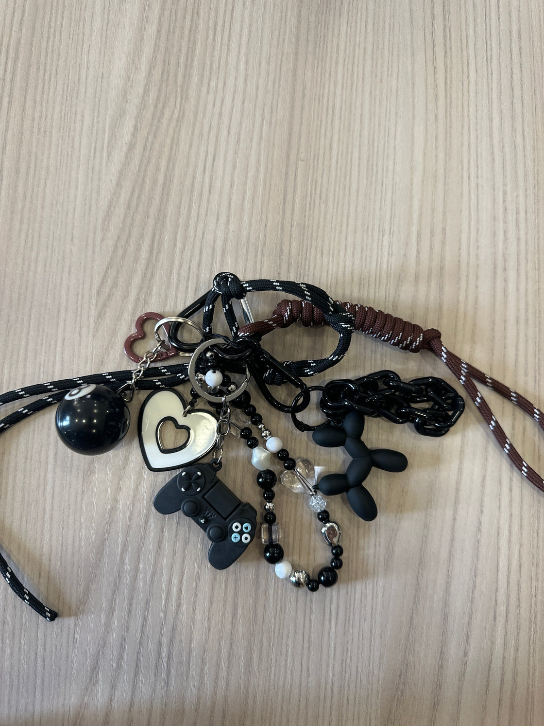 Charm mod balenciaga