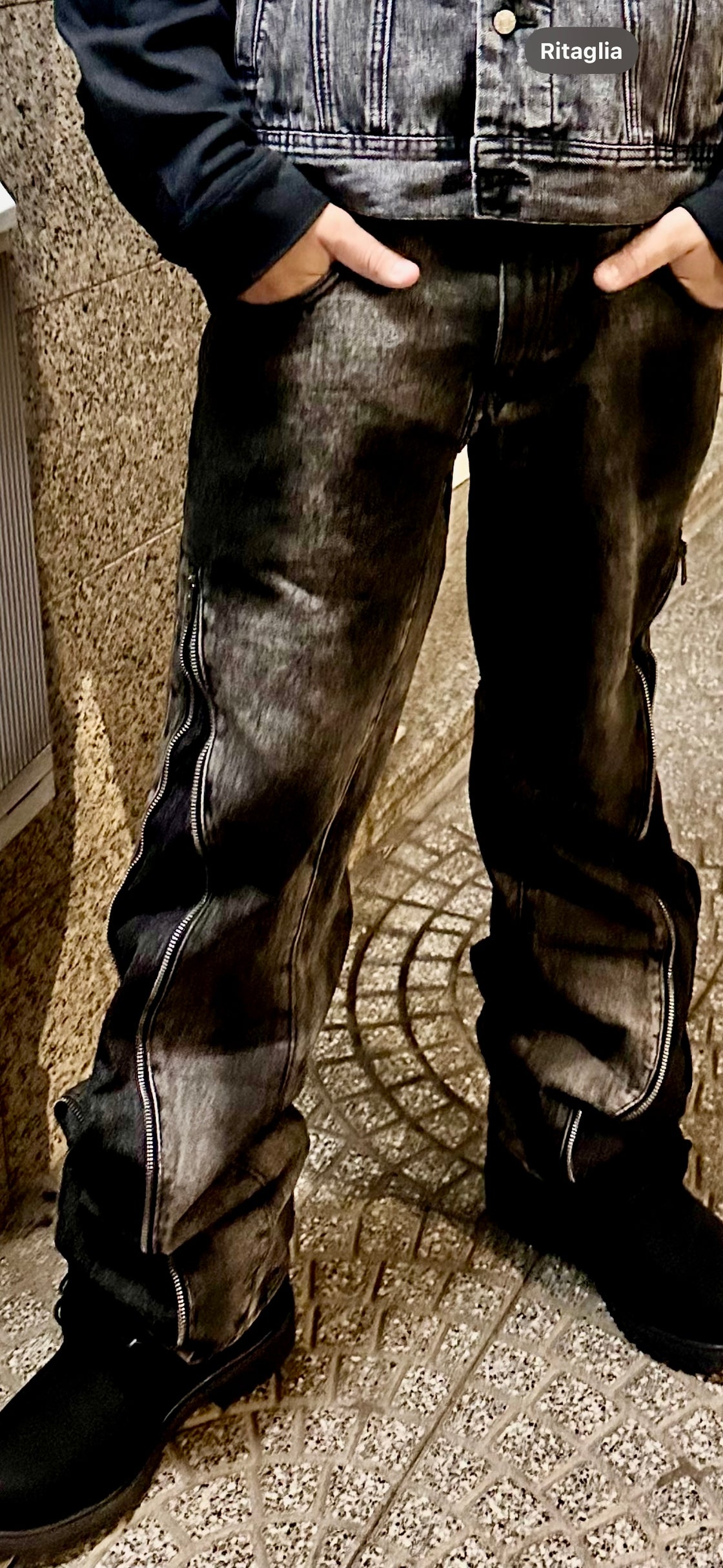 Jeans flaire con zip laterale