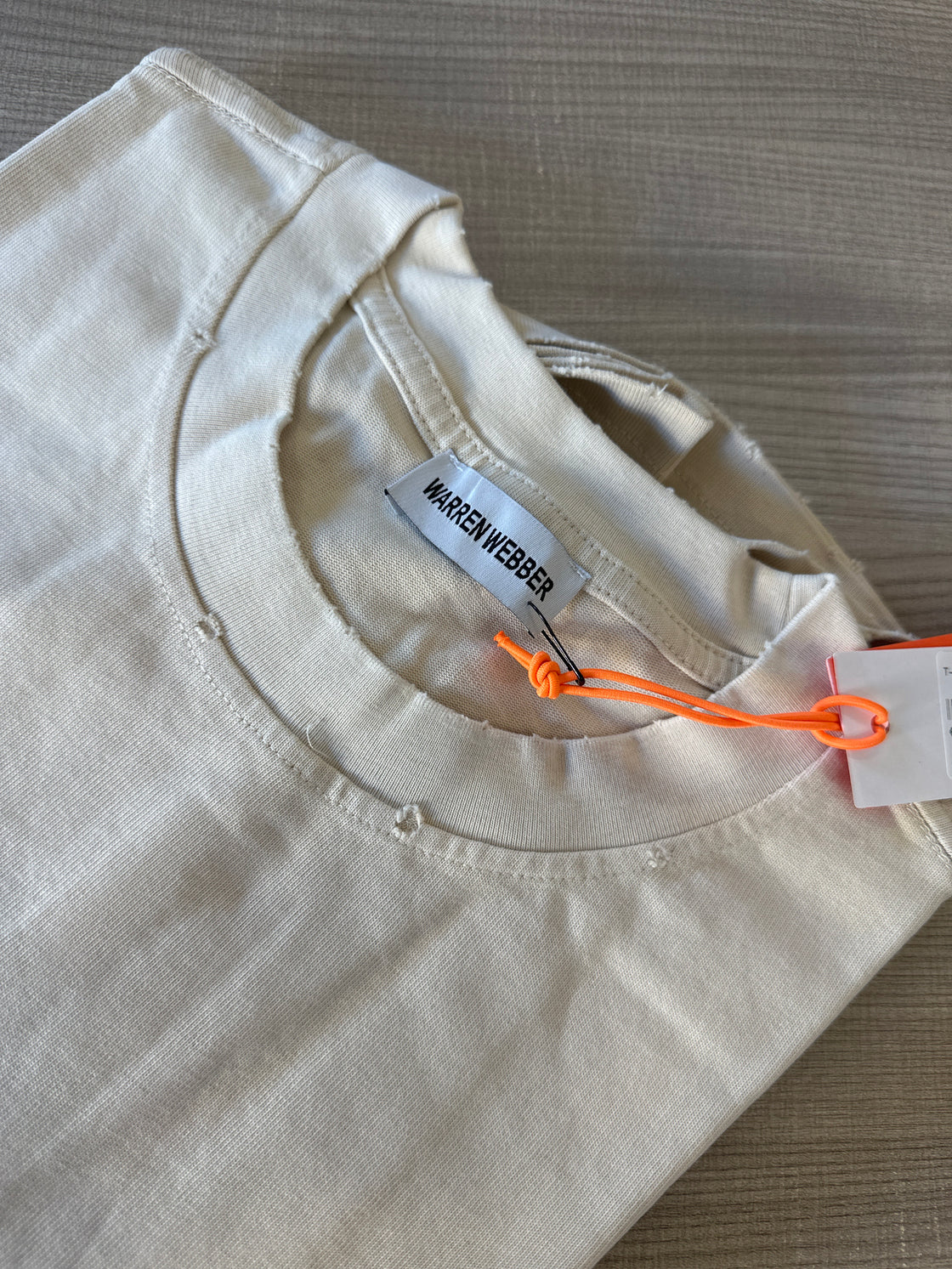 T-shirt bucata