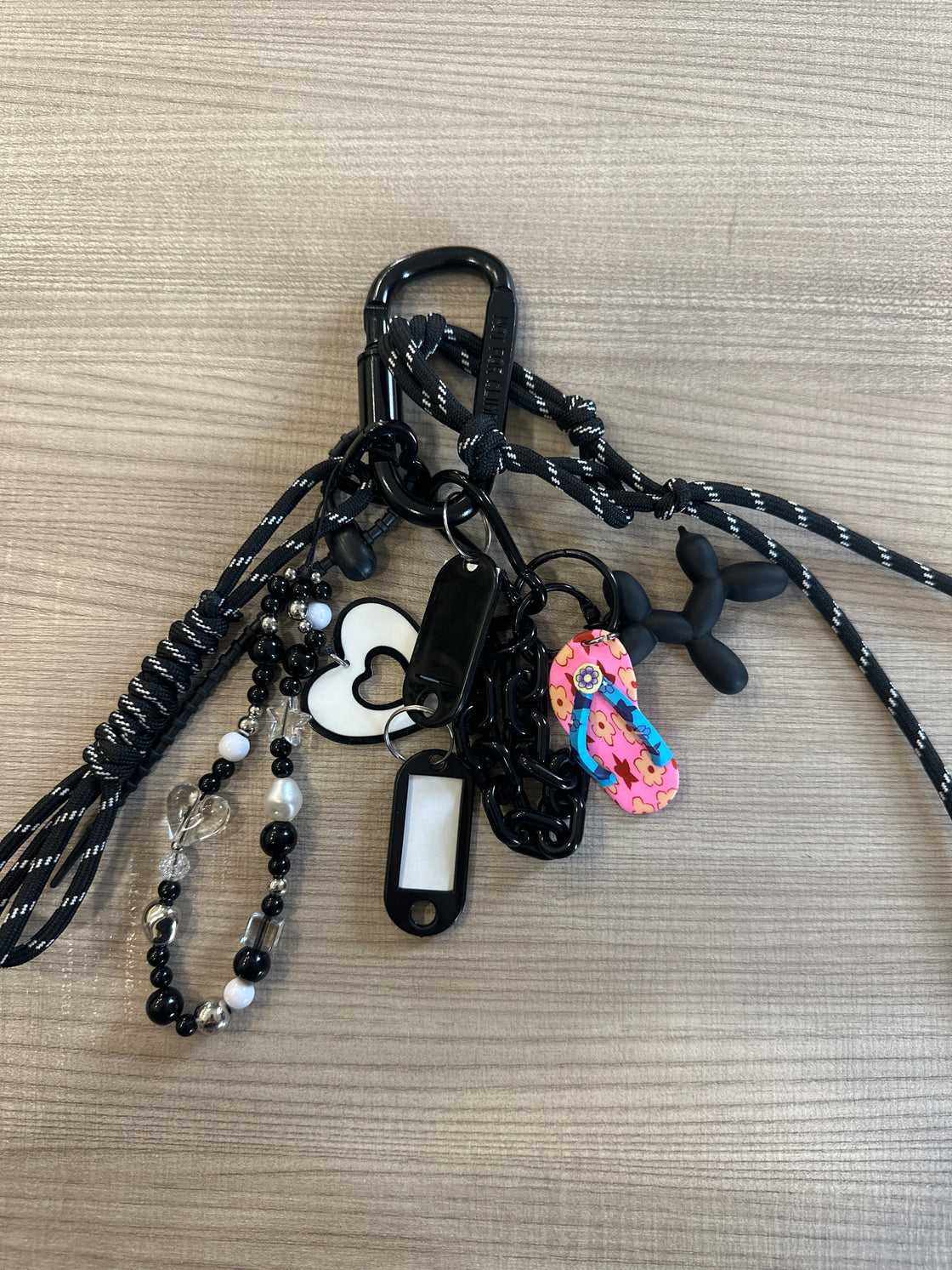 Charm mod balenciaga