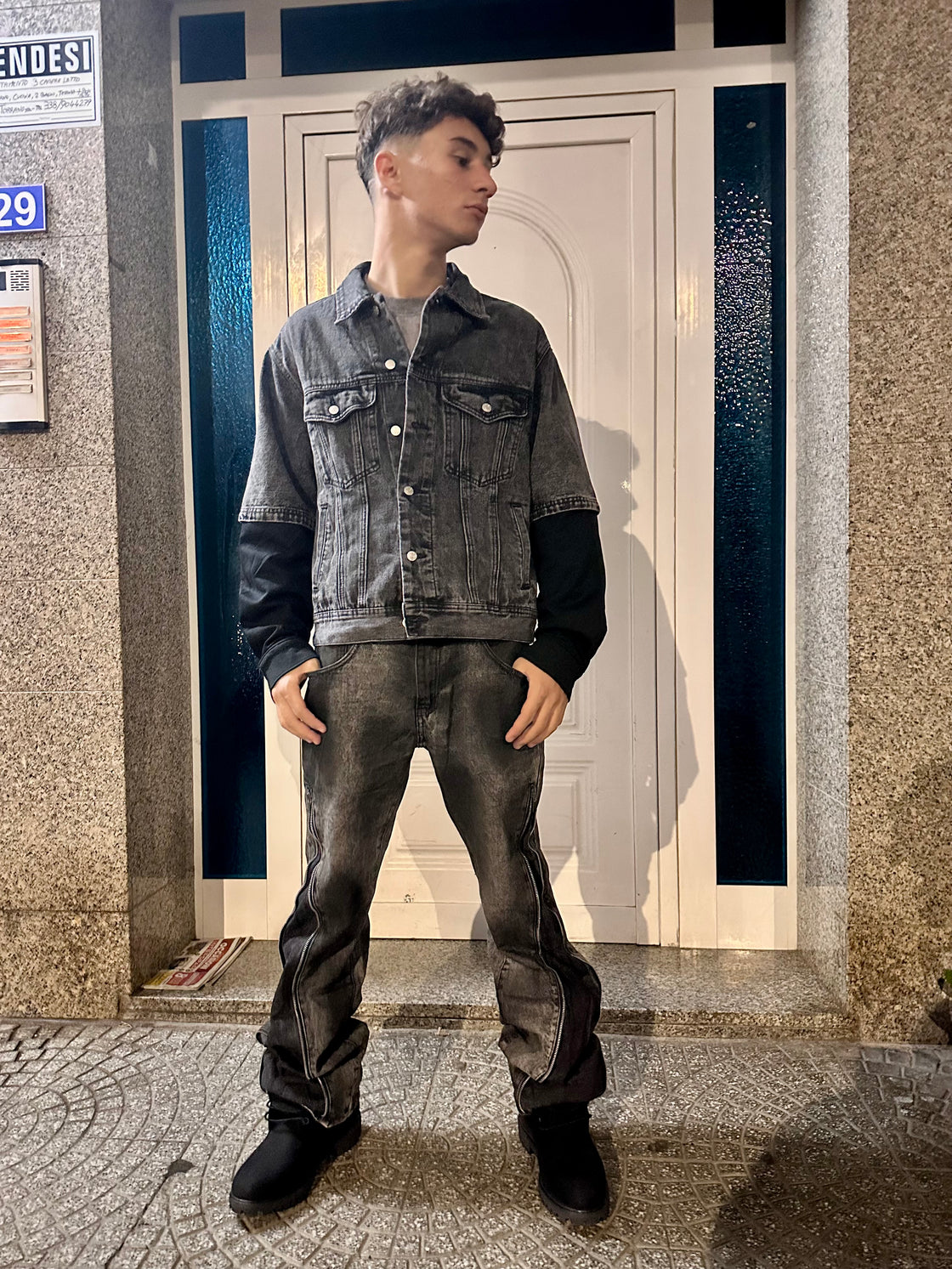 Giubbino jeans con maniche in felpa
